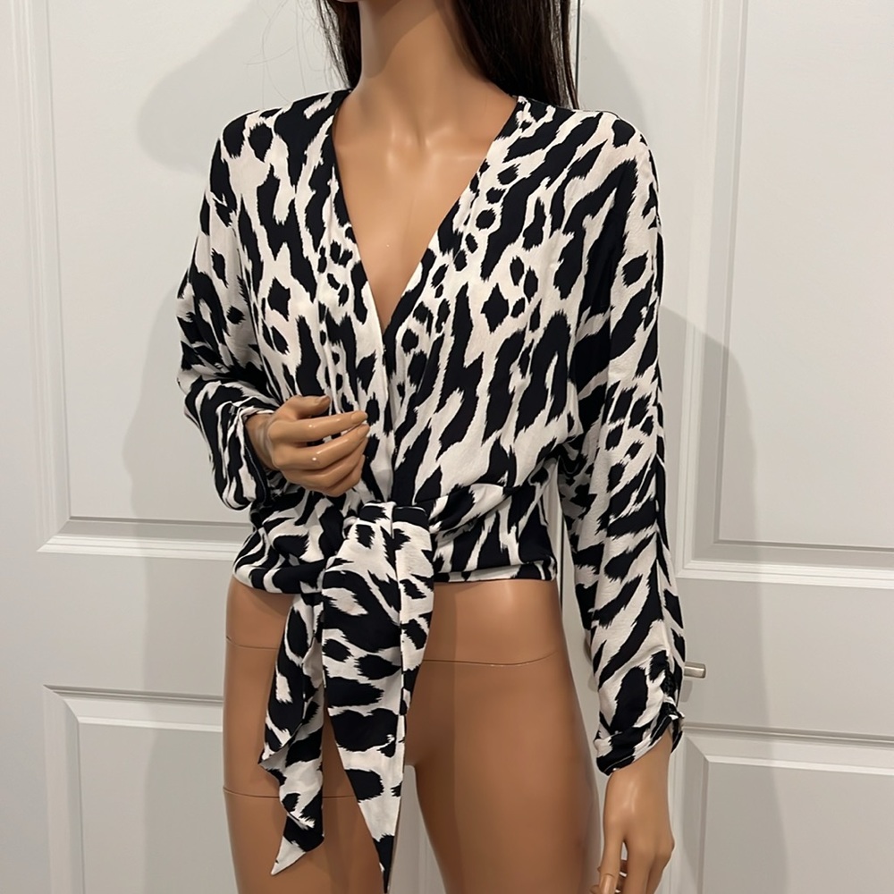 Parker silky animal print blouse sz M